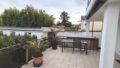 Terrasse mit Eingangsbereich
