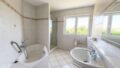 Badezimmer im EG - (KI generiert)