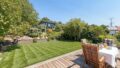 Garten mit Gartenhaus - (KI generiert)