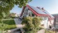 Seitenansicht DG mit PV-Anlage - (KI generiert)