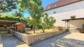 Außenansicht mit Terrasse - (KI generiert)
