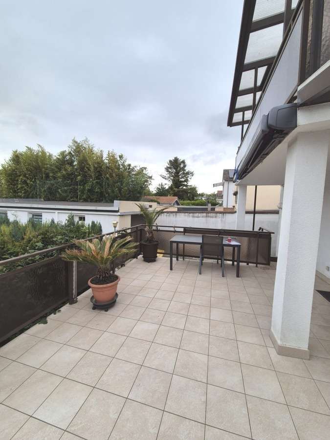 Terrasse mit Eingangsbereich