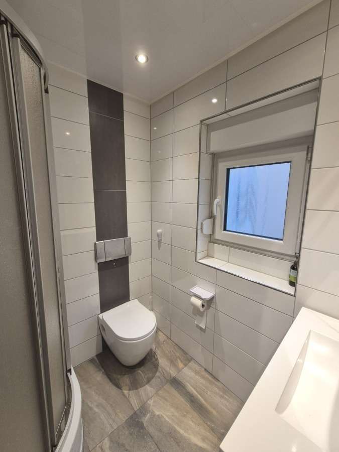 WC mit Dusche EG