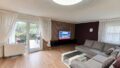 Wohnzimmer mit Terrassenzugang - (KI generiert)