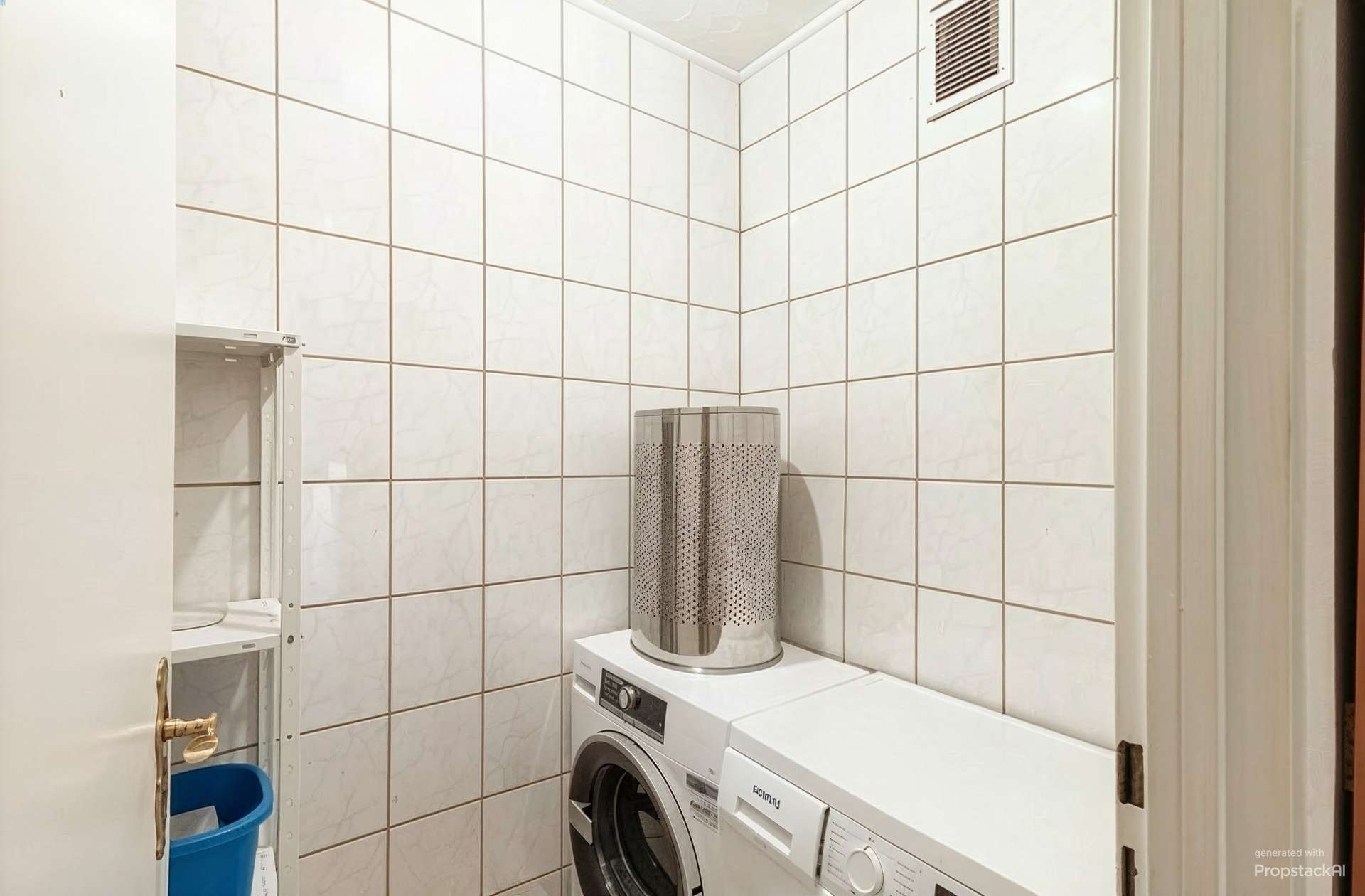 Bad mit Platz für Waschmaschine und Trockner