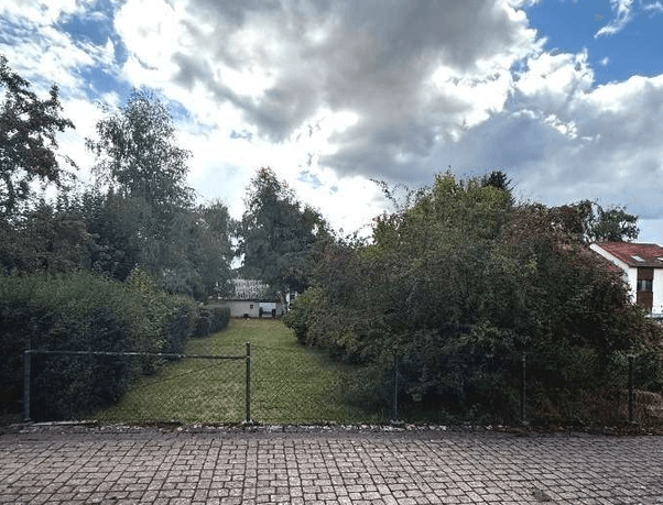 Grundstück
