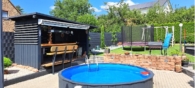 Poolbereich - Wohnen für zwei Generationen: Poolbereich mit Außenbar & barrierefreiem EG