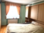 Schlafzimmer Eltern - Stilvolle DHH mit Garten, Terrasse & Keller – 4 Etagen in bester Lage