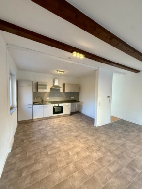 Ruhige Terrassenwohnung mit gutem Grundriss, Außenstellplatz und Hof in Schallodenbach, 67701 Schallodenbach, Terrassenwohnung