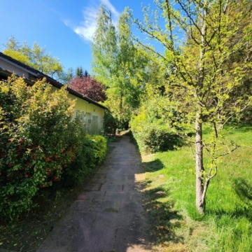 Geräumige Parterre-Eigentumswohnung mit eigenem Grundstück und Parkflächen in ruhiger Ortsrandlage, 67659 Kaiserslautern, Erdgeschosswohnung