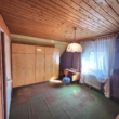 Schlafzimmer DG - Freistehendes Ein bis Zweifamilienhaus mit großem Garten und Garage – Sanierungsobjekt mit Potenzial