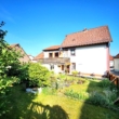 Rückansicht mit Garten - Freistehendes Ein bis Zweifamilienhaus mit großem Garten und Garage – Sanierungsobjekt mit Potenzial