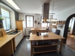 Küche mit Kochinsel - Kernsaniertes Einfamilienhaus mit modernem Look und traumhaftem Garten in Weidenthal