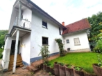Eingangsbereich zur Wohnung - Gepflegte, großzügige 2-Etagen-Wohnung mit Kamin & Carport zu vermieten – wohnen wie im eigenen Haus