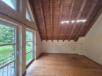 Elternschlafzimmer - Gepflegte, großzügige 2-Etagen-Wohnung mit Kamin & Carport zu vermieten – wohnen wie im eigenen Haus