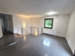 1 OG Galeriebereich - Gepflegte, großzügige 2-Etagen-Wohnung mit Kamin & Carport zu vermieten – wohnen wie im eigenen Haus