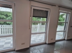 Fensterseite/Balkon im Wohnbereich - Gepflegte, großzügige 2-Etagen-Wohnung mit Kamin & Carport zu vermieten – wohnen wie im eigenen Haus