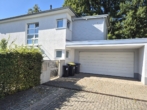 Eingangsbereich mit Garage - Exklusive Stadtvilla am Kaiserberg in Bestlage mit Panoramablick – Energieeffizienzklasse A