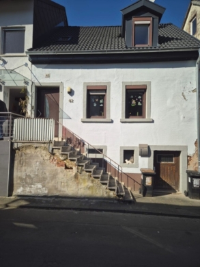 umfangreich renoviertes Reihenhaus mit neuer Gasheizung in beliebter Lage, 67659 Kaiserslautern, Reihenmittelhaus