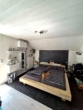 Schlafen 1 - Helle 4,5 Zimmer Dachgeschosswohnung mit großem Grundstücksanteil und Carport in Südhessen