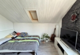 Schlafen 3 - Helle 4,5 Zimmer Dachgeschosswohnung mit großem Grundstücksanteil und Carport in Südhessen