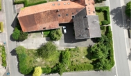 Luftaufnahme - Liebevoll erhaltenes Bauernhaus mit 3 modernisierten Wohneinheiten, ideal für kreative Wohnkonzepte